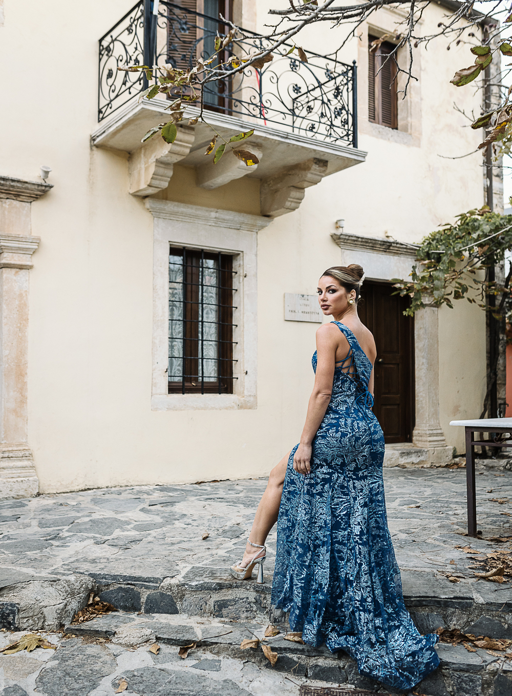 Susie - Ασύμμετρη γοητεία: tο απόλυτο μπλε φόρεμα για εντυπωσιακές εμφανίσεις - 2